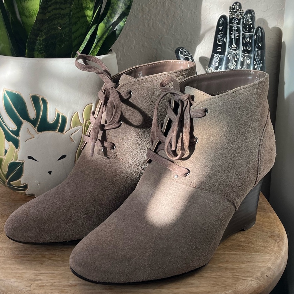 Ralph Lauren Tamia Lace-Up Wedge Ankle Boots Booties Suede Leather Taupe 8.5 EUC - Picture 16 of 16